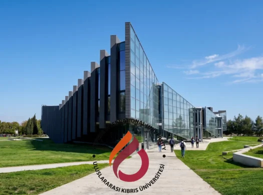 Kıbrıs Uluslararası Üniversitesi (CIU) modern ana kampüs binası
